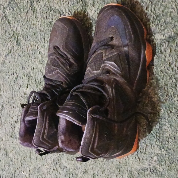 men's lebron james black lion 13. like new - Picture 4 of 10